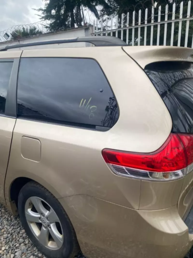 TOYOTA Sienna   - 2012