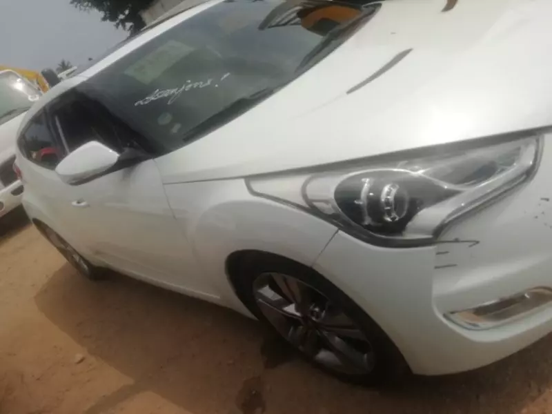 Hyundai Veloster   - 2015