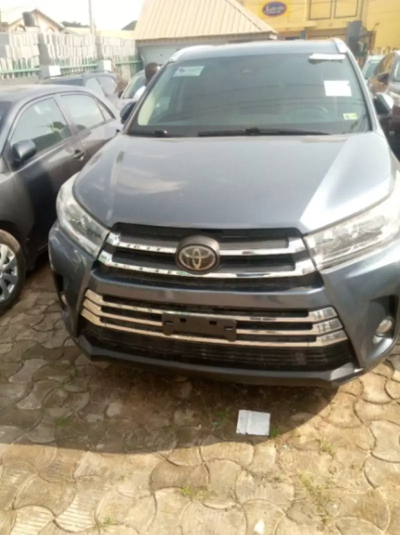 Toyota Highlander   - 2018
