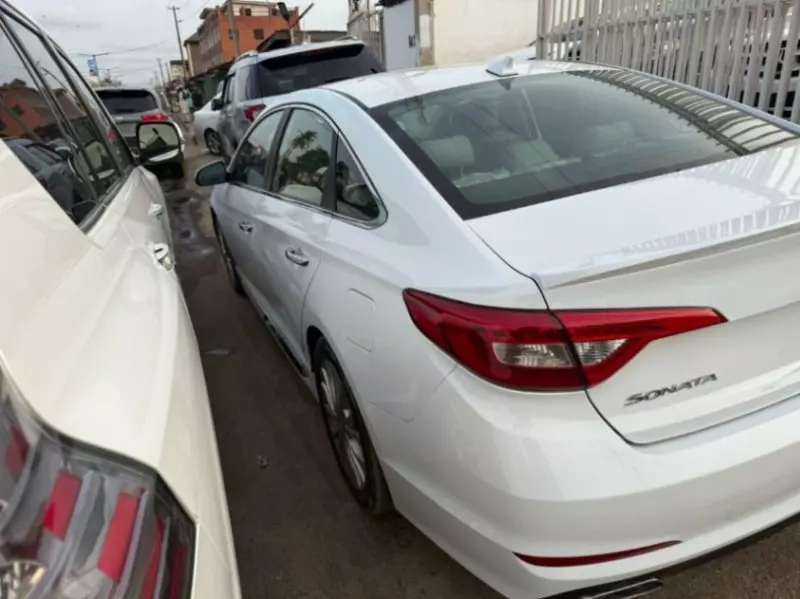 Hyundai Sonata   - 2015