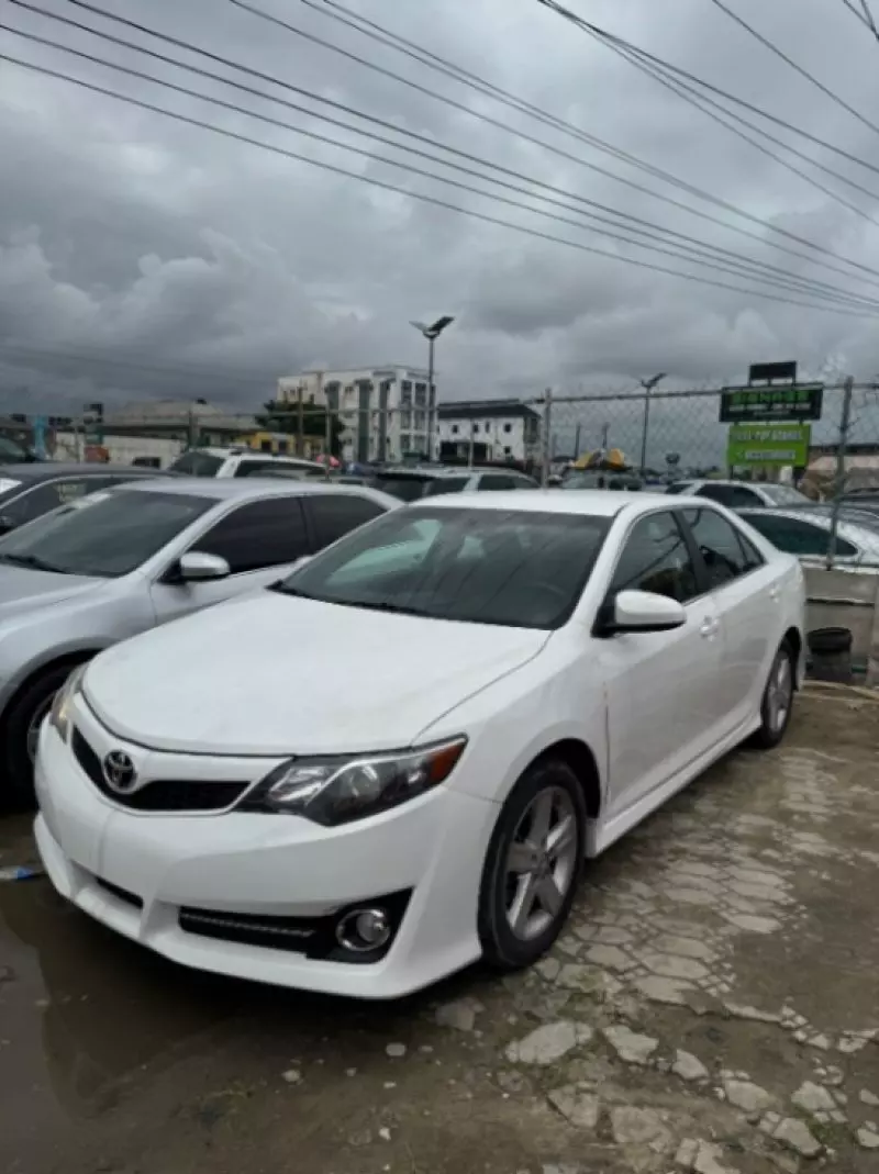 TOYOTA Camry   - 2014