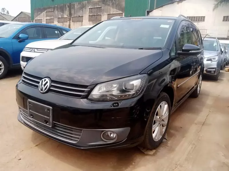 Volkswagen Touran   - 2012