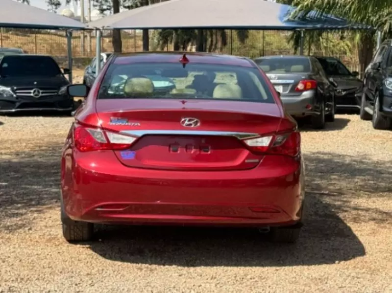 Hyundai Sonata   - 2013