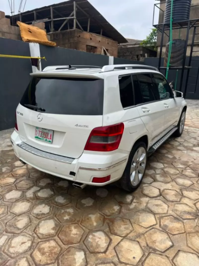 Mercedes-Benz GLK 350   - 2010