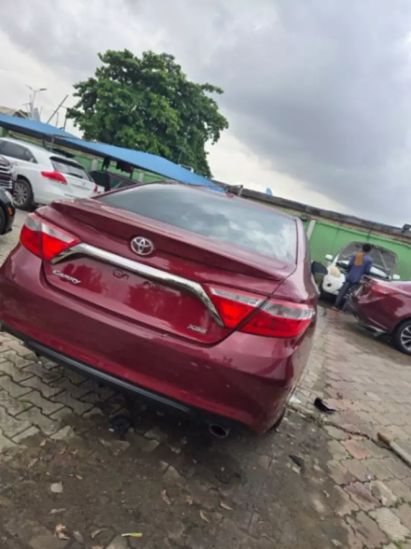 TOYOTA Camry - 2015