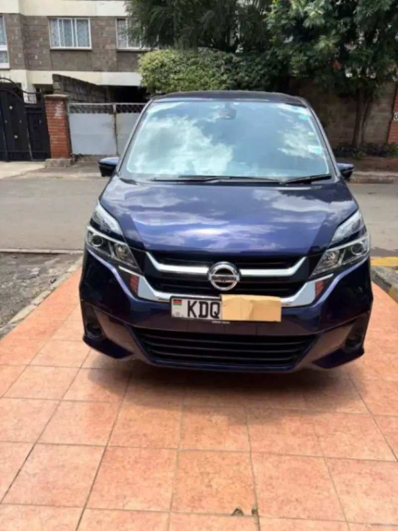 Nissan Serena   - 2017