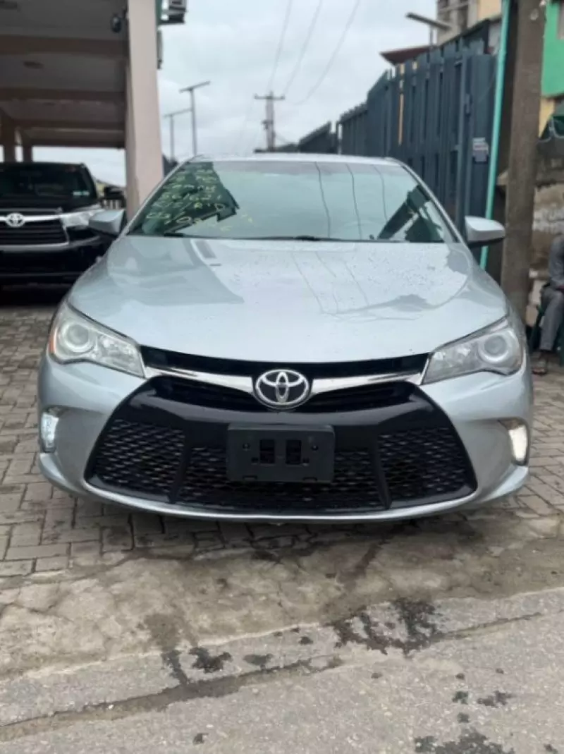 TOYOTA Camry - 2016