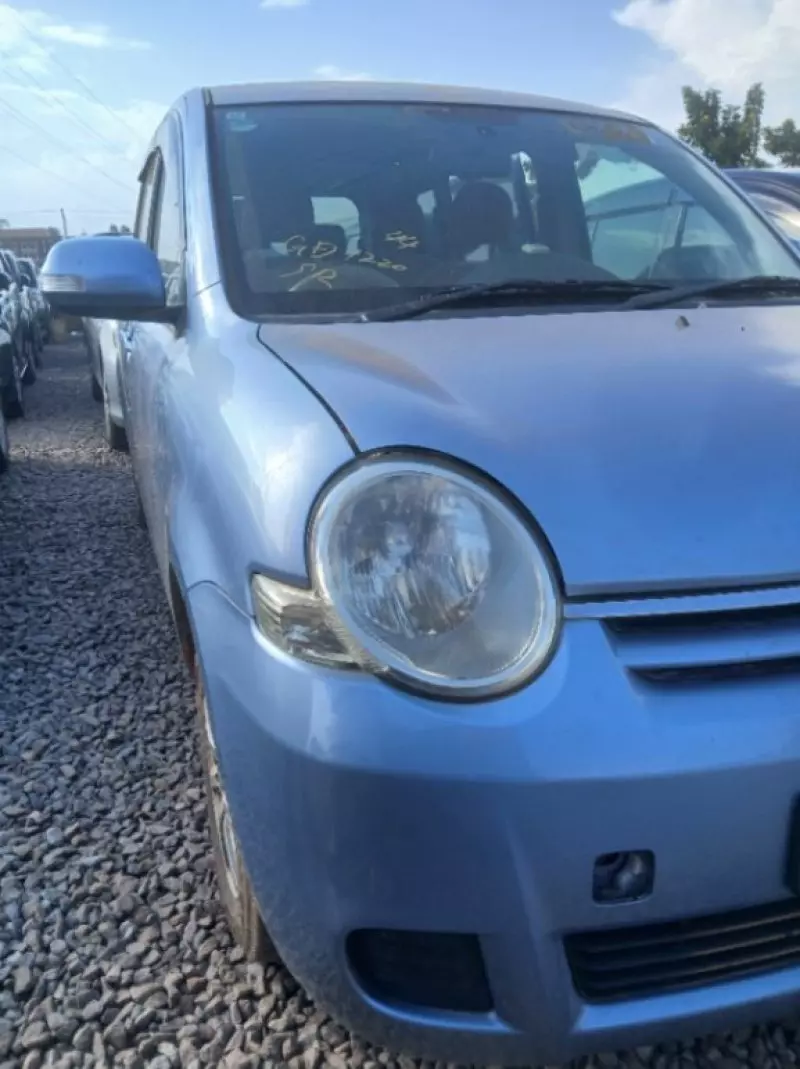 TOYOTA Sienta   - 2011