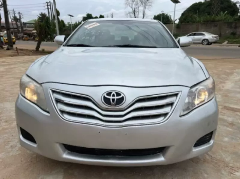 TOYOTA Camry   - 2010