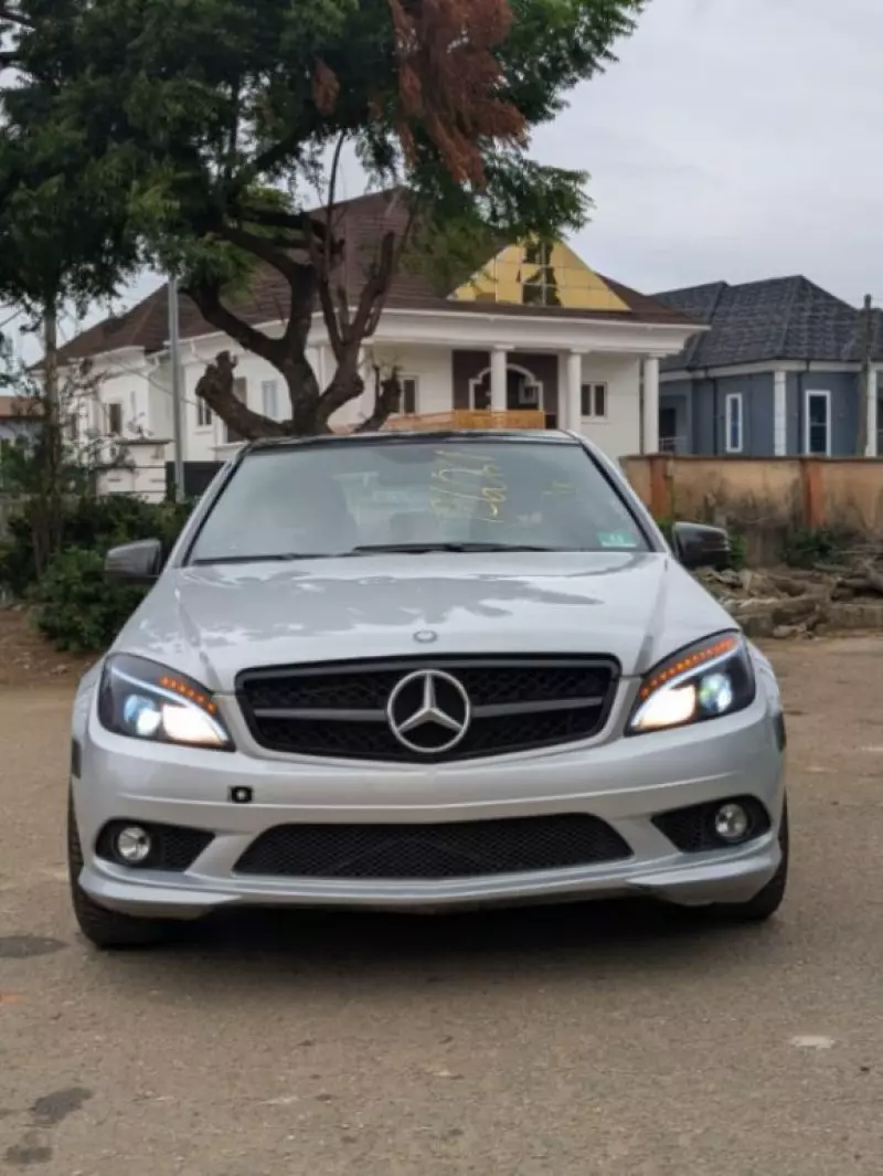 Mercedes-Benz 300   - 2010