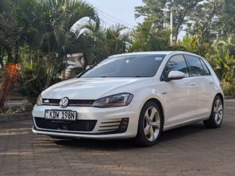 Volkswagen Golf   - 2016