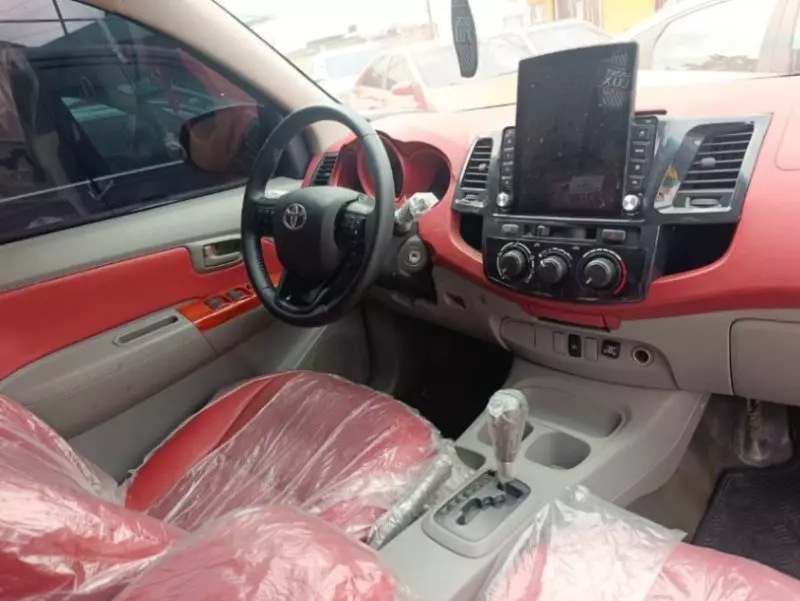 TOYOTA Hilux   - 2014