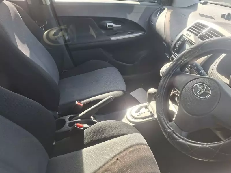 Toyota Ist    - 2011