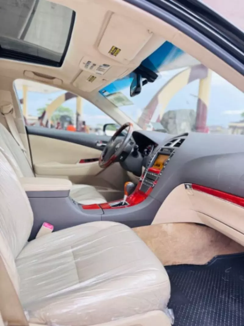 Lexus ES   - 2010