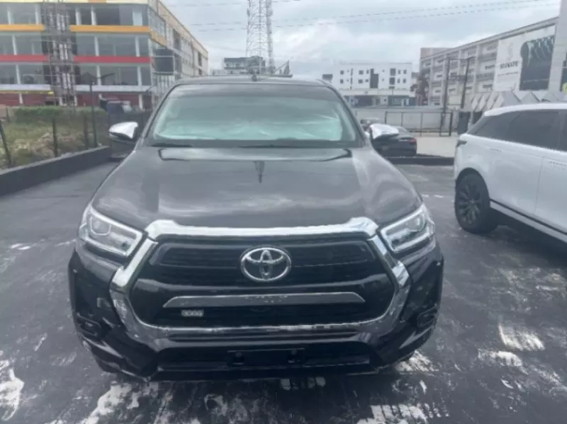 TOYOTA Hilux   - 2023