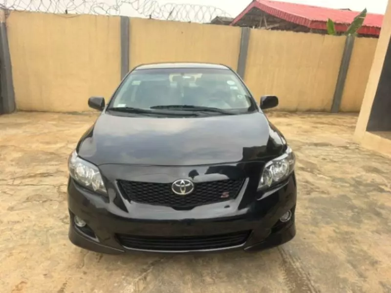 Toyota Corolla   - 2010