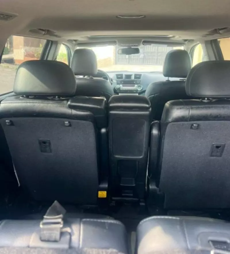 Toyota Highlander   - 2012