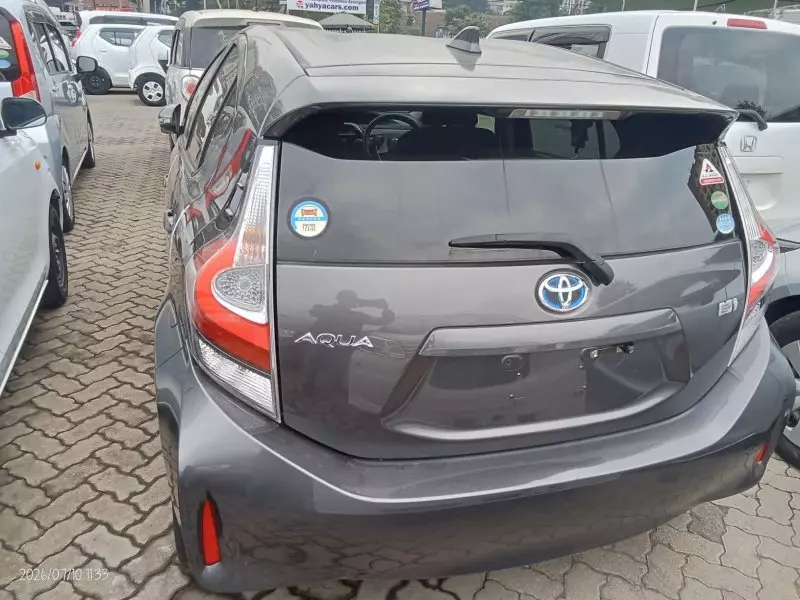 TOYOTA Aqua Hybrid   - 2018