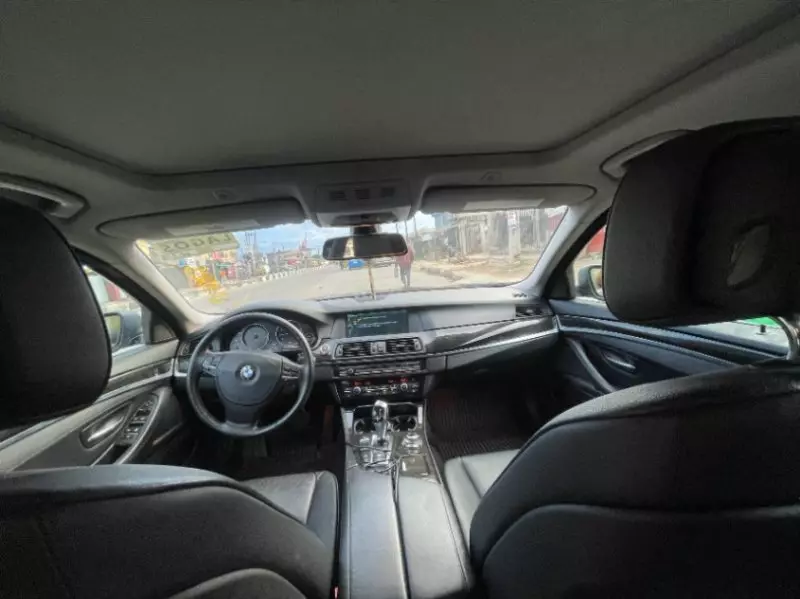 BMW 528xi   - 2012