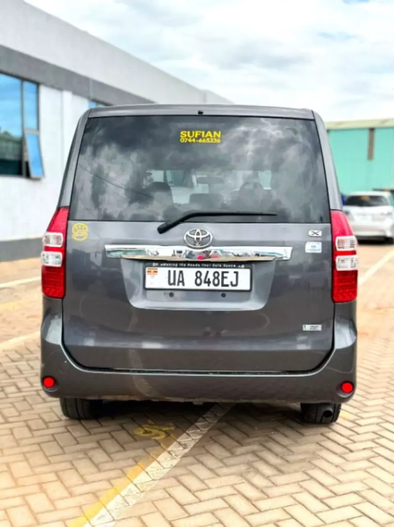 TOYOTA Noah   - 2012