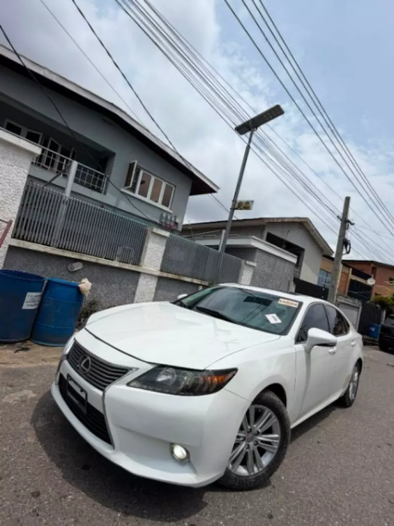 Lexus ES   - 2013