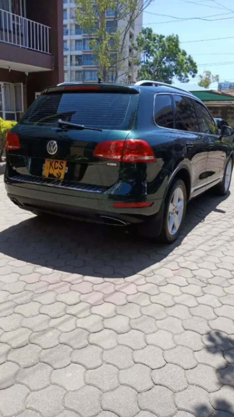 Volkswagen Touareg   - 2011