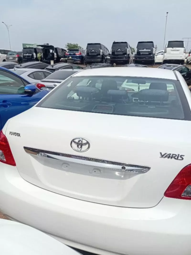 Toyota Yaris   - 2016