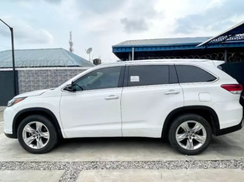 TOYOTA Highlander   - 2016