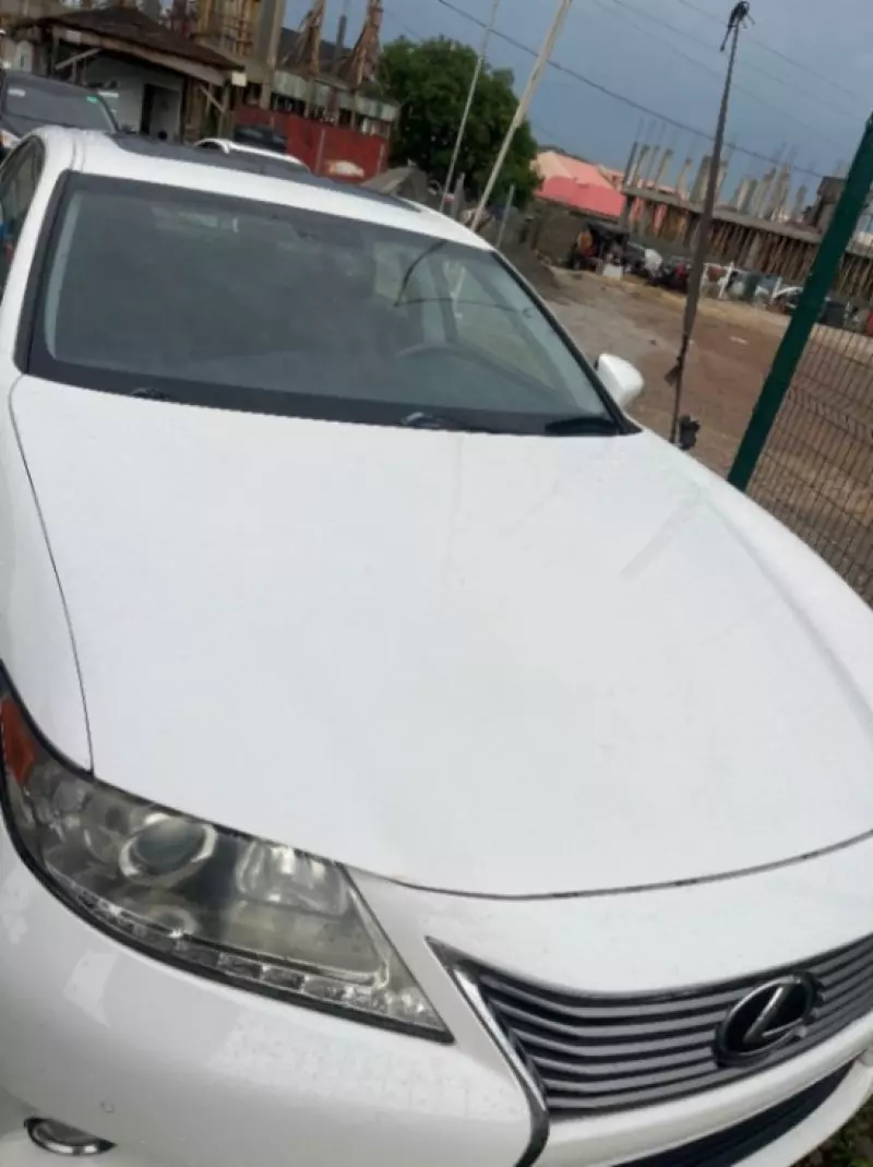 Lexus ES   - 2013