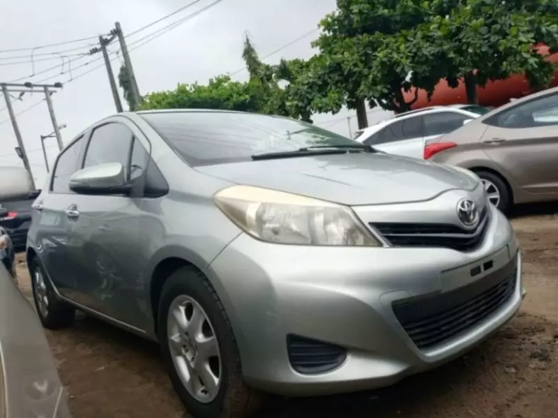 Toyota yaris   - 2011