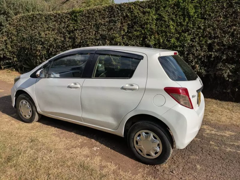 TOYOTA Vitz   - 2013