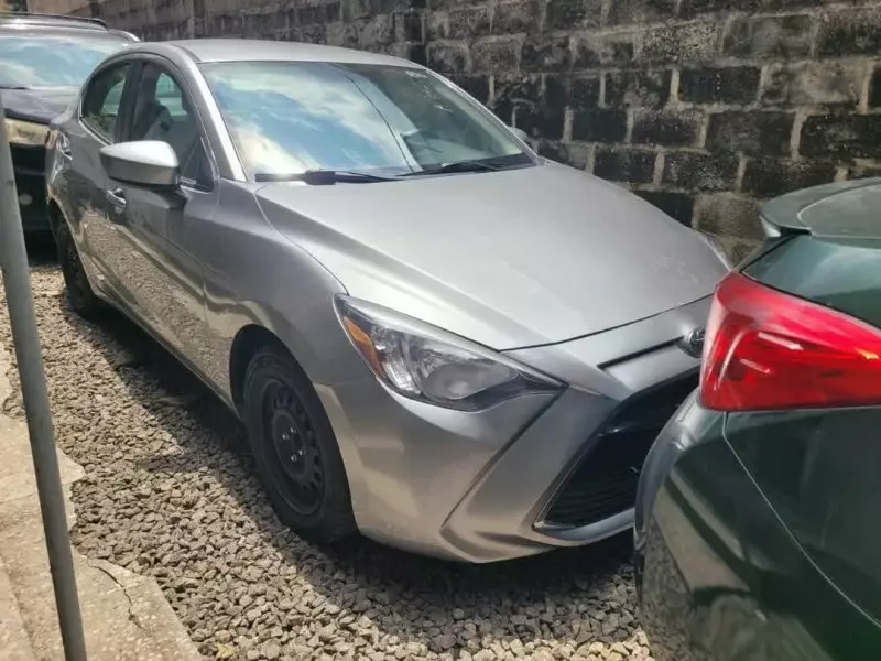 TOYOTA Yaris   - 2016