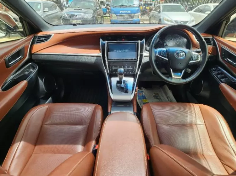 Toyota Harrier   - 2019