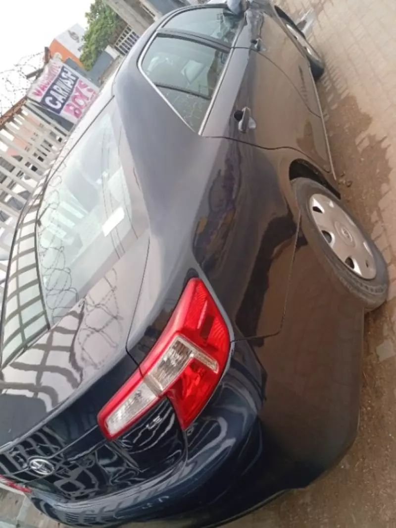 Toyota Camry   - 2012