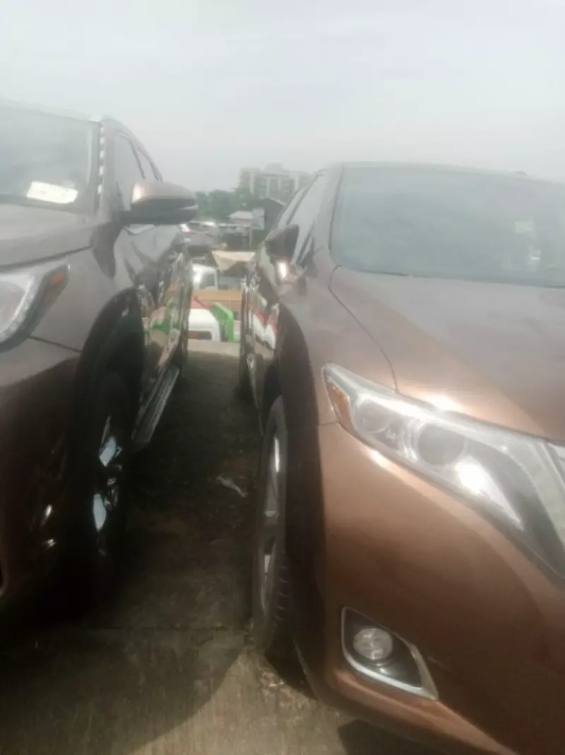Toyota Venza   - 2013