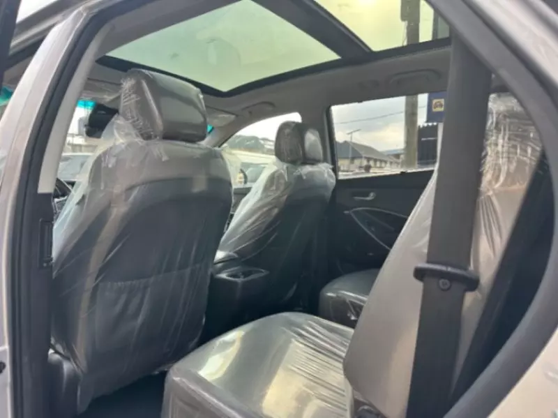 Hyundai Santa Fe   - 2017
