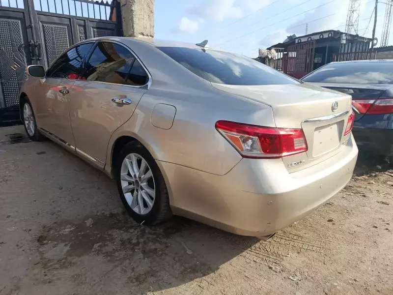 Lexus ES   - 2011