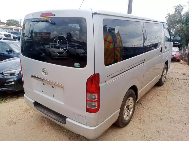 Toyota Hiace   - 2013