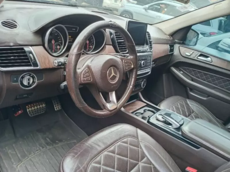 Mercedes-Benz GL 400   - 2025