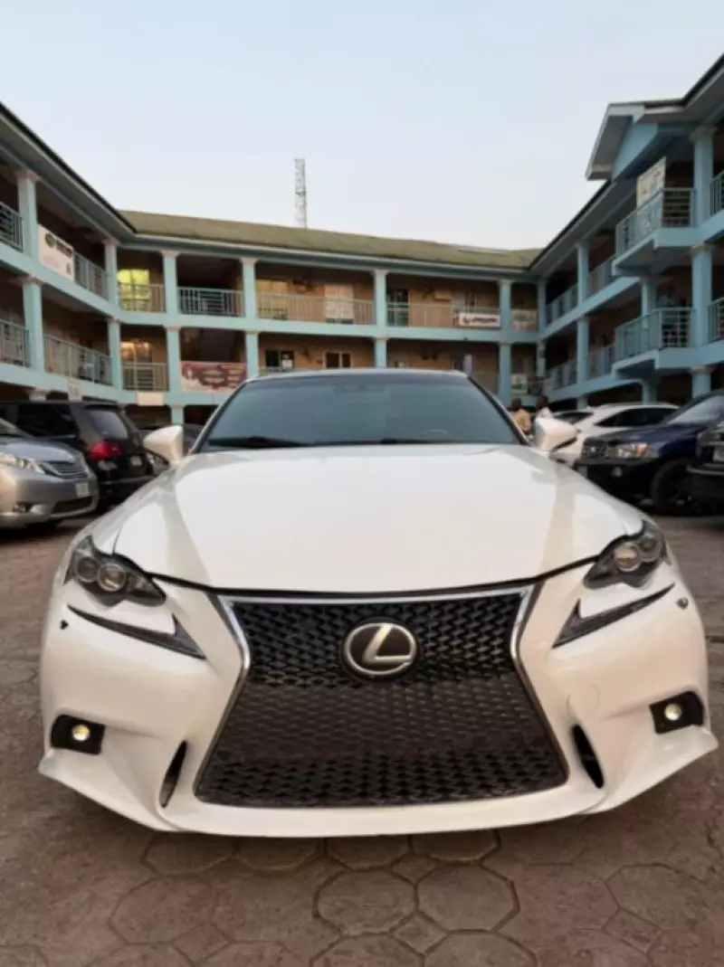 Lexus IS   - 2015