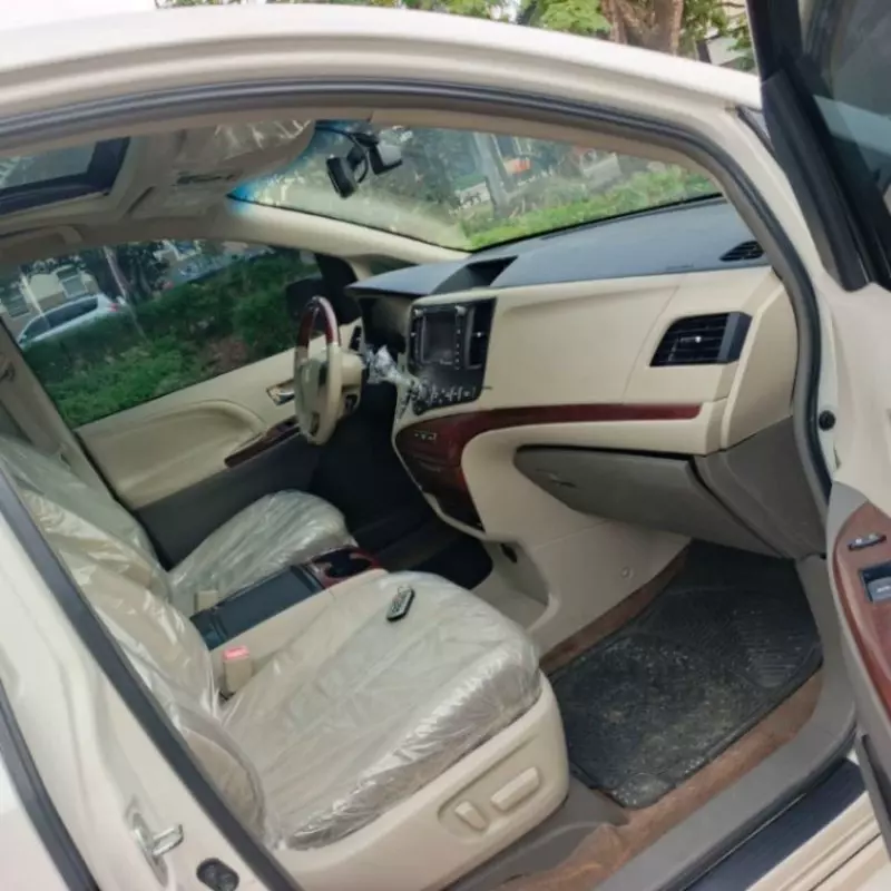 TOYOTA Sienna   - 2012
