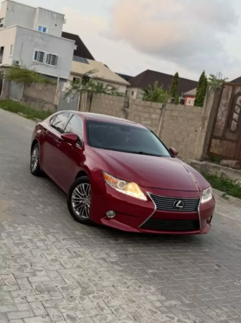 Lexus ES   - 2014