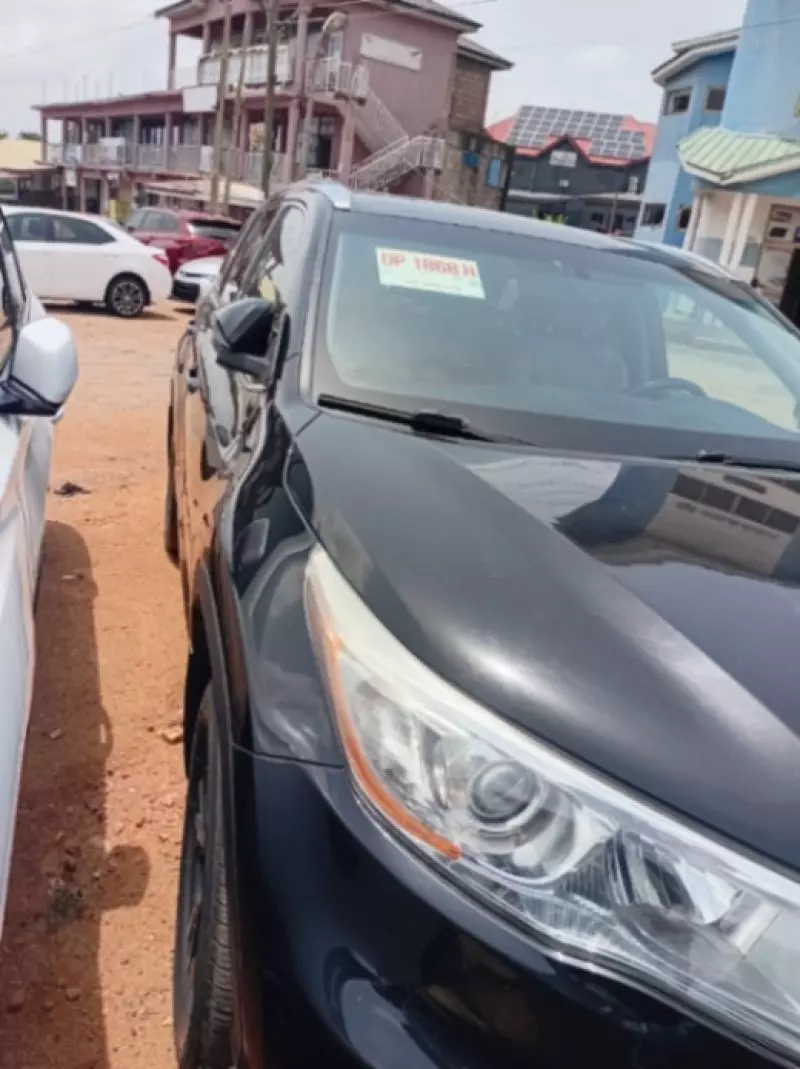 Toyota Highlander   - 2016