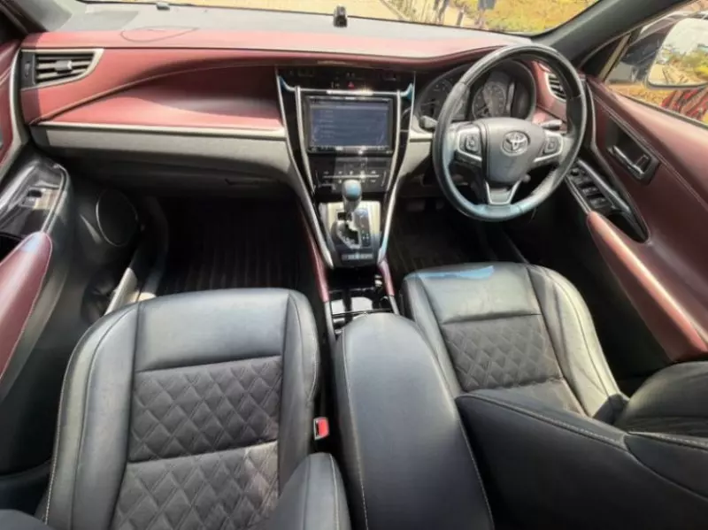 Toyota Harrier   - 2019
