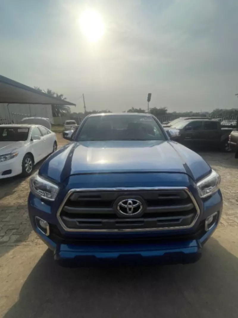 Toyota Tacoma   - 2017