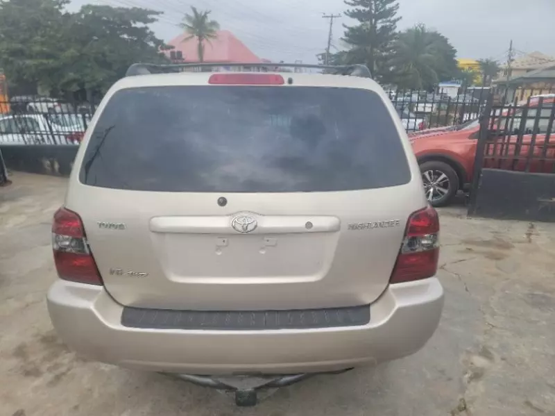 TOYOTA Highlander - 2004