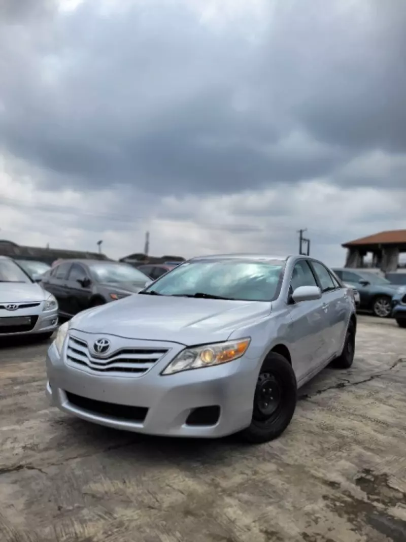 TOYOTA Camry   - 2010