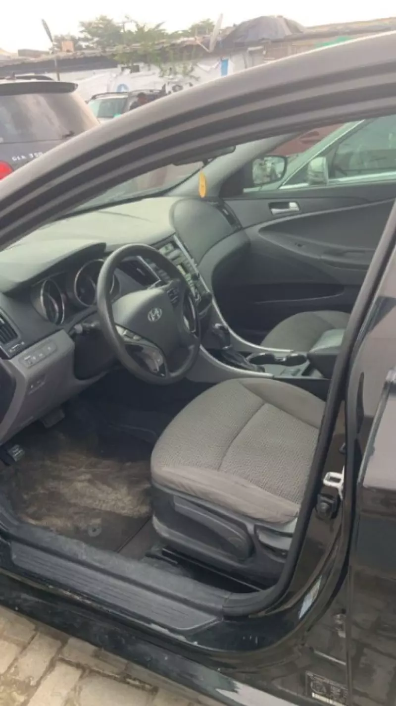 Hyundai Sonata   - 2012