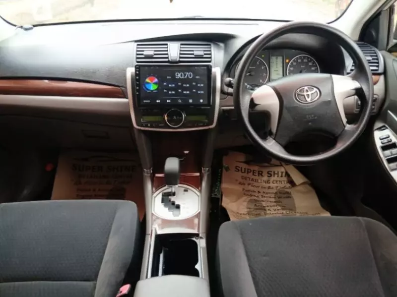 TOYOTA Premio - 2013