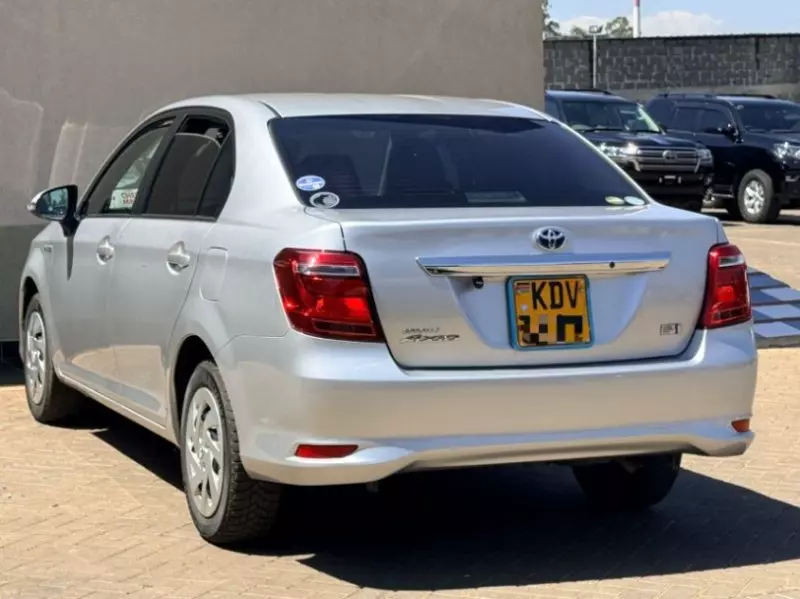 Toyota Axio hybrid    - 2018